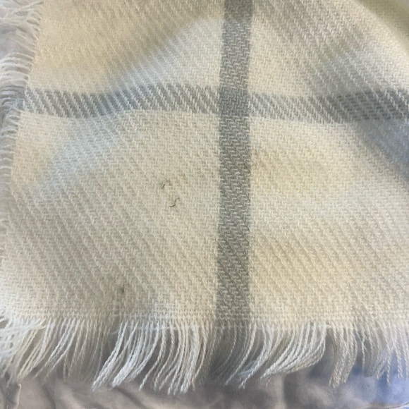 D02.15 Cream and Grey Pashmina - Picture 3 of 3